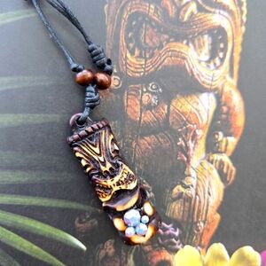 🗿🍹Forbidden Idol "Tiki" Carved Resin Pendant Unisex O/S